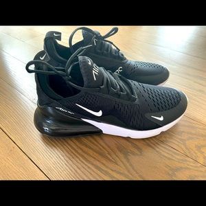 SOLD on Ⓜ️ Mens 8, Womens 10. Like new Nike Air Max 270